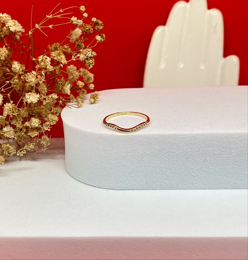 Anillo ola curvo cristal circonias