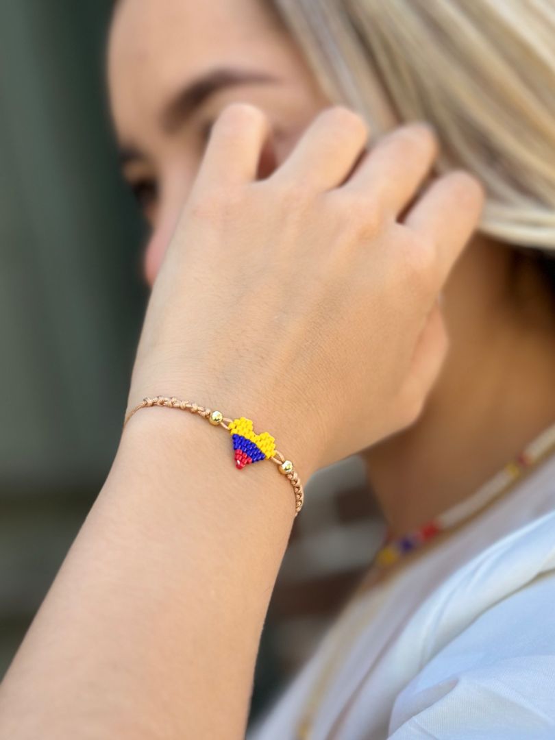 Pulsera corazón tejido 