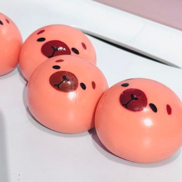 Splash capibara  - imagen 1