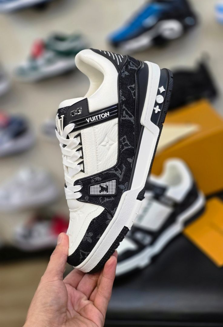 Louis Vuitton trainer black