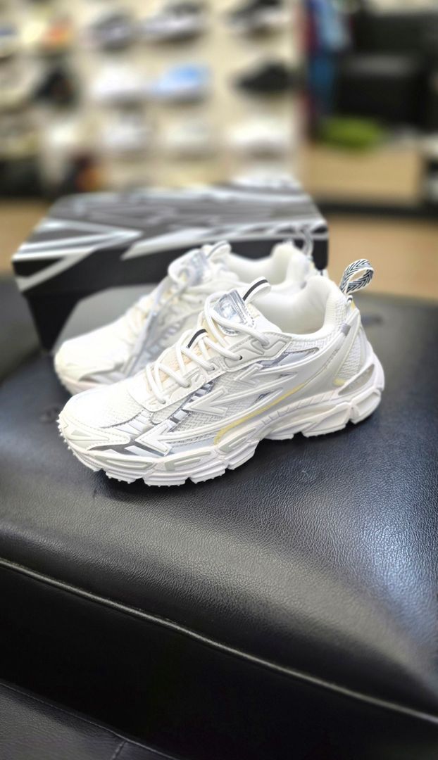 Off white Be Right Black