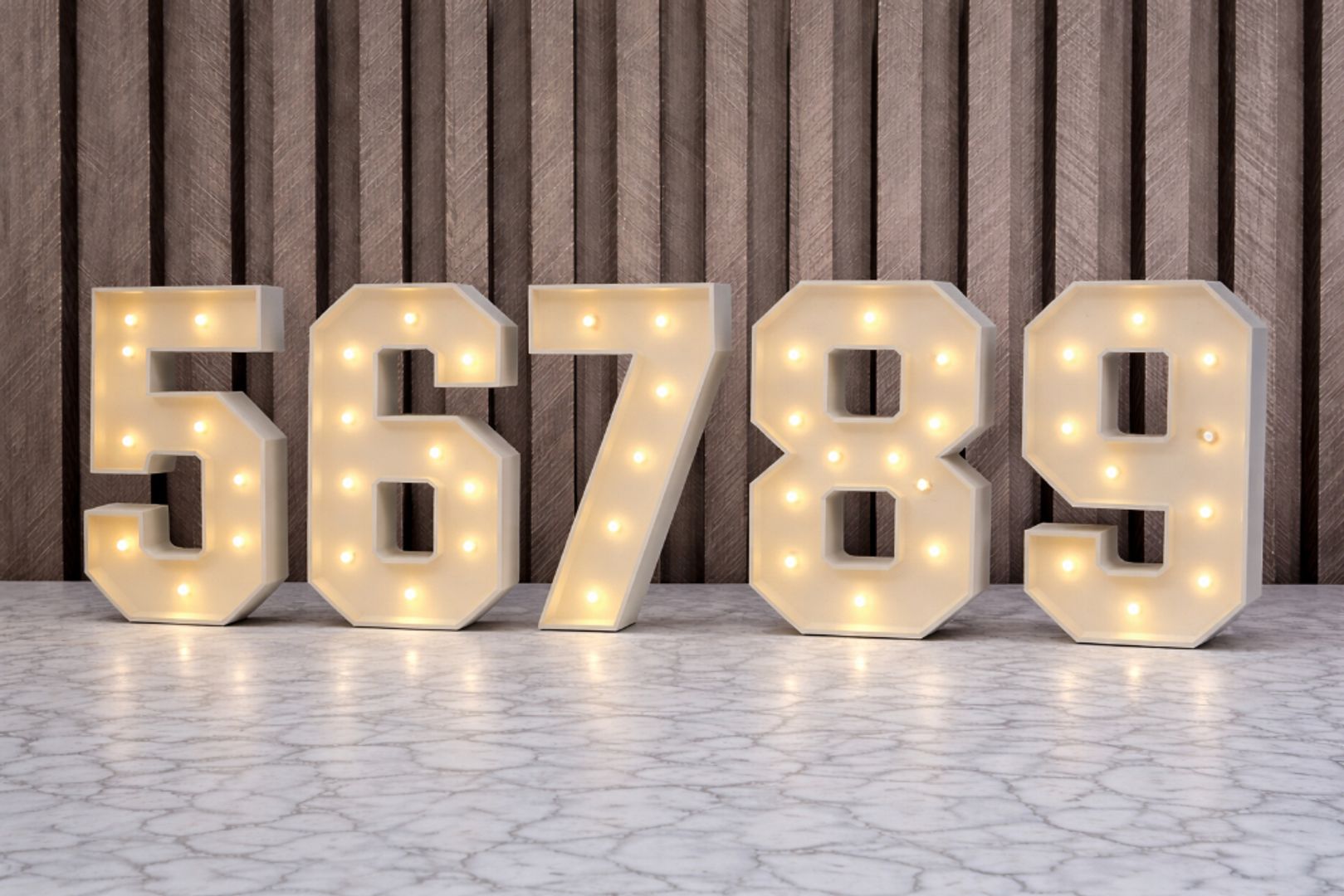 NÚMEROS LUZ LED 1 METRO DE ALTO CARTÓN PLUMA- FOAM BOARD LUZ CÁLIDA SE USA CON 3 PILAS AA