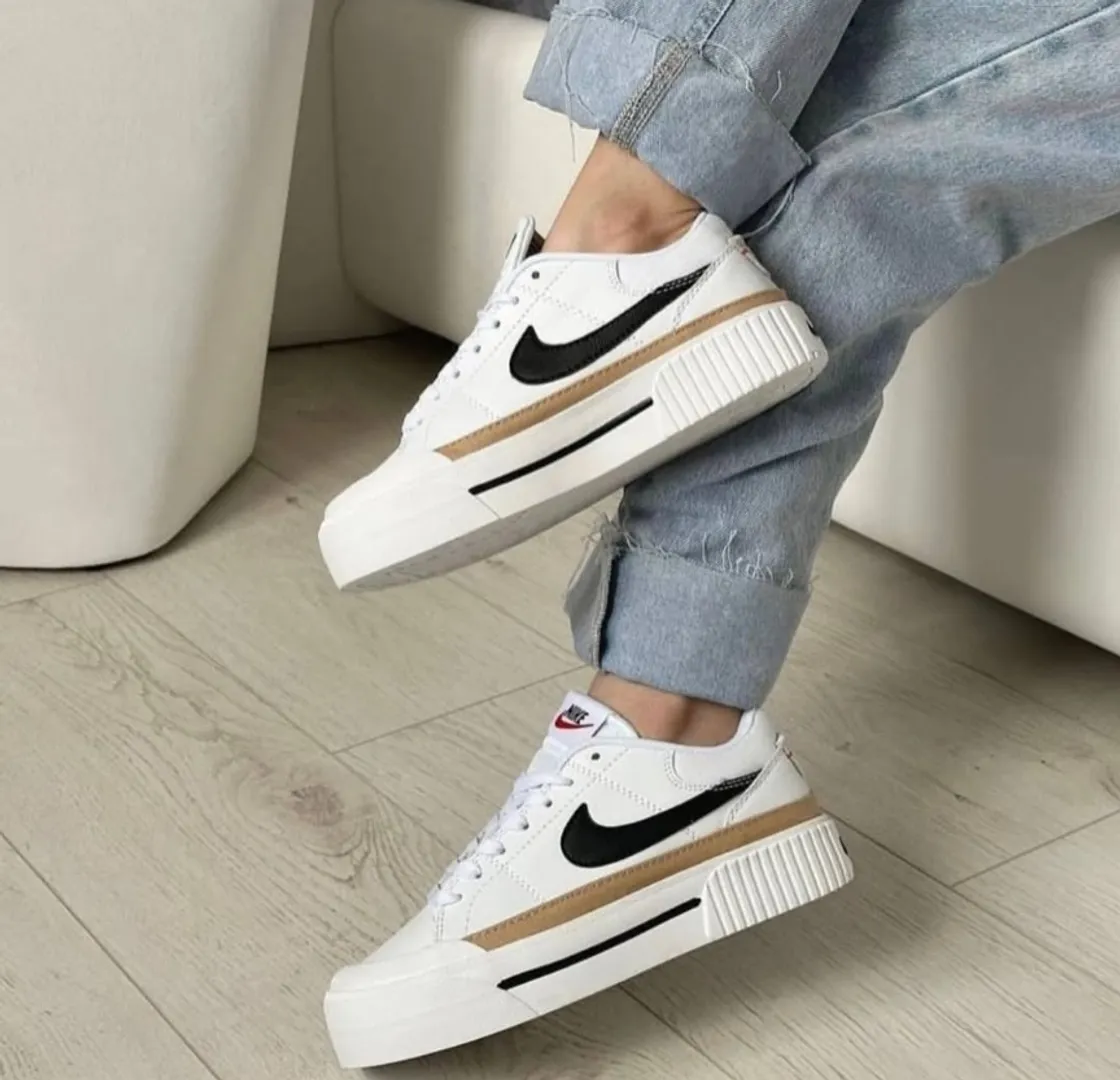 Nike Court Cafe 