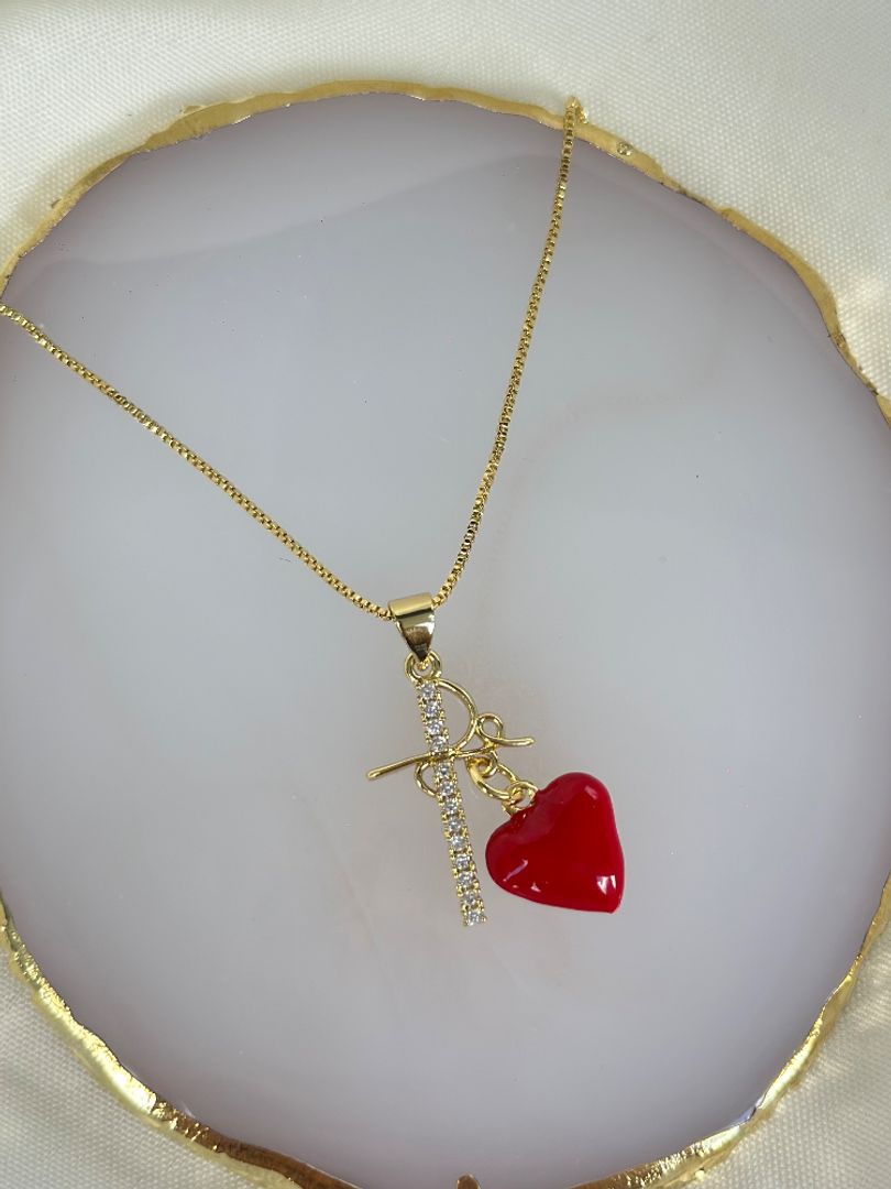 Cadena corazón rojo cruz 