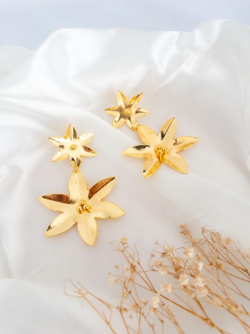 ARETE DOBLE FLOR EN PUNTAS