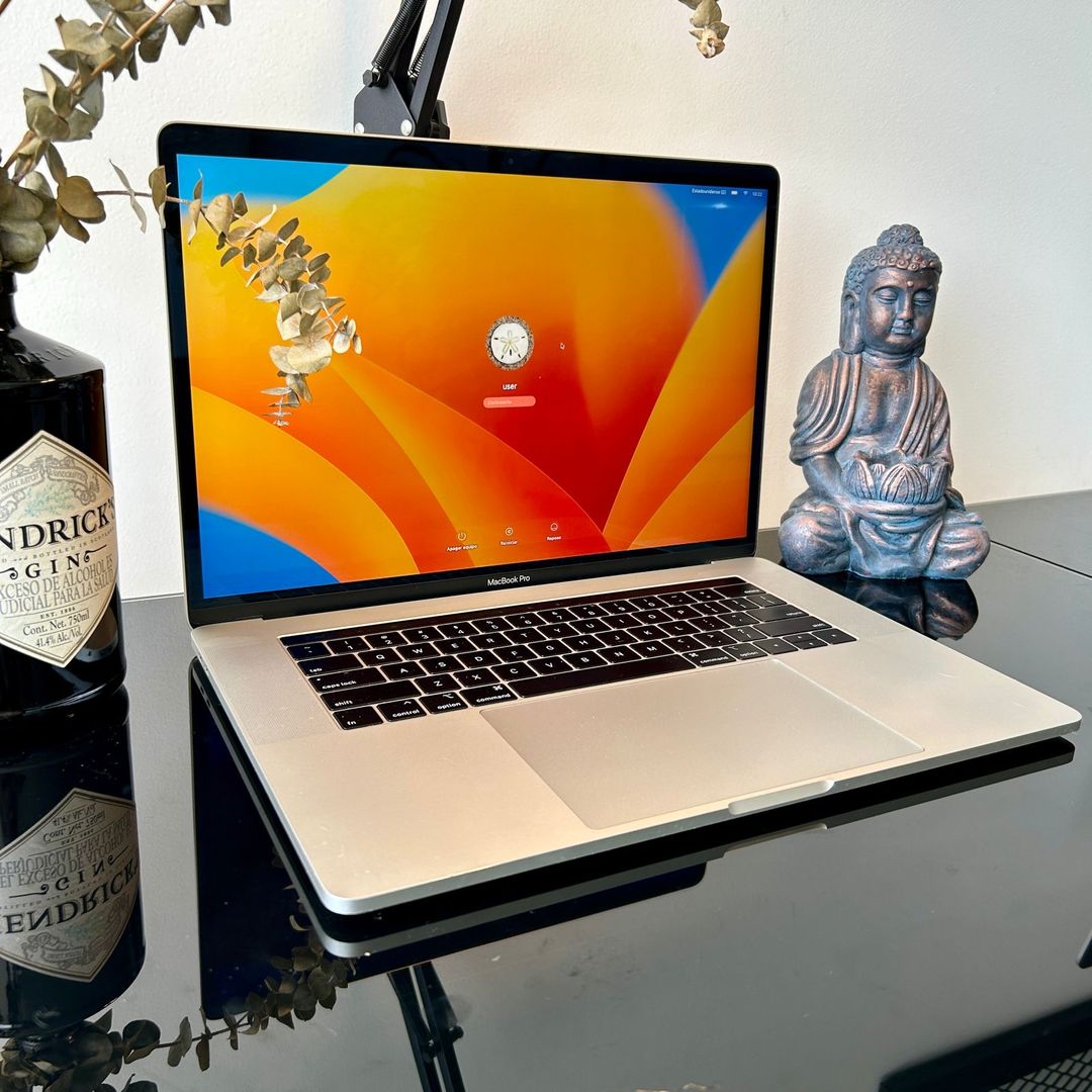 MacBook Pro A1990 15,4 