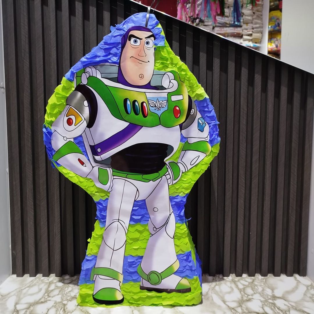 PIÑATA EMPLANTILLADA BUZZ
