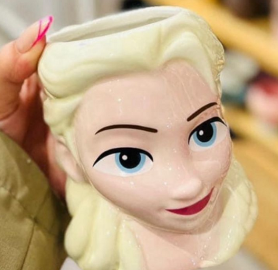 MUG EN RELIEVE DE PERSONAJES 