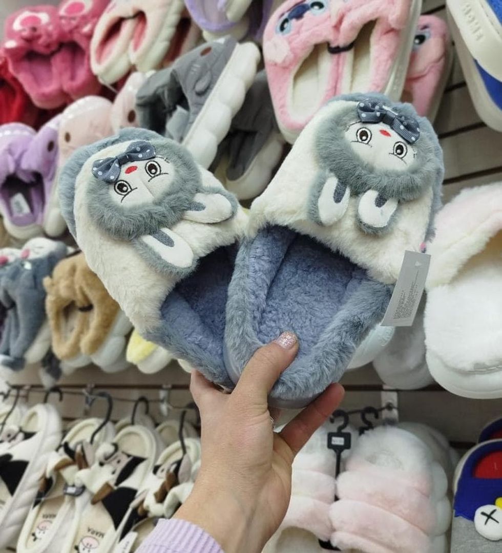 PANTUFLAS LABUBU GRIS