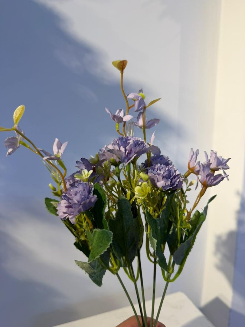 FOLLAJE CON FLORES X 5 LILA