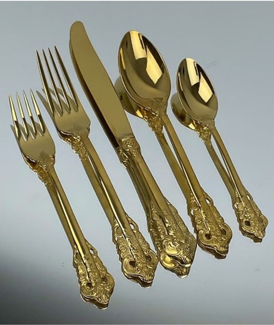 Juego de Cubiertos (5 pzs.) Dorado