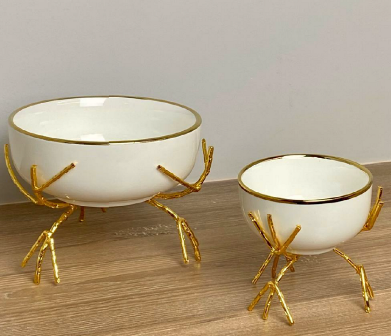 Tazón en cerámica blanco con dorado.