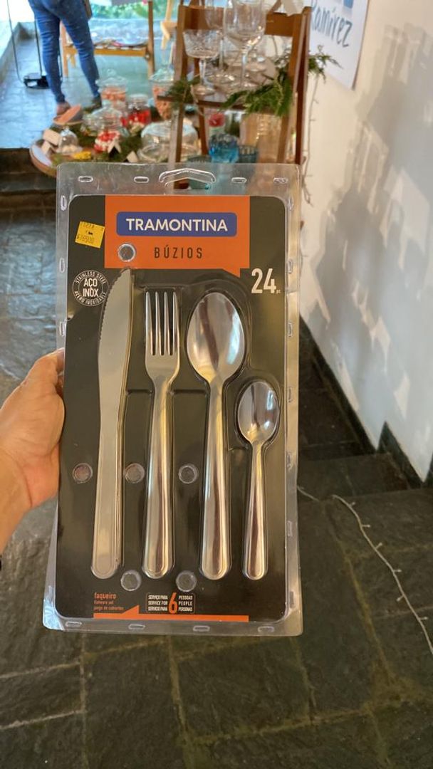 JUEGO DE CUBIERTOS PLATEADO