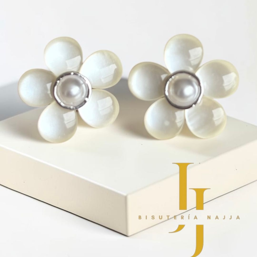 Arete Flor nacarada