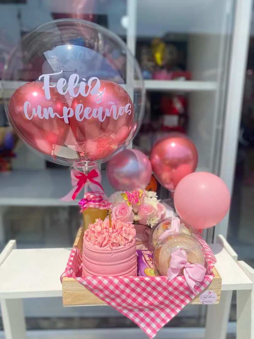 Desayuno con mini torta