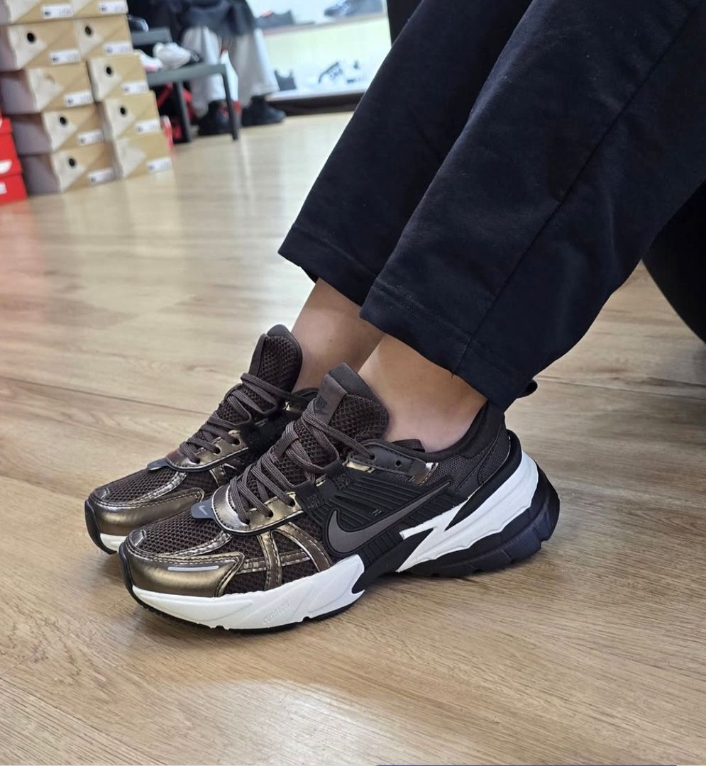 Nike v2k run bronce