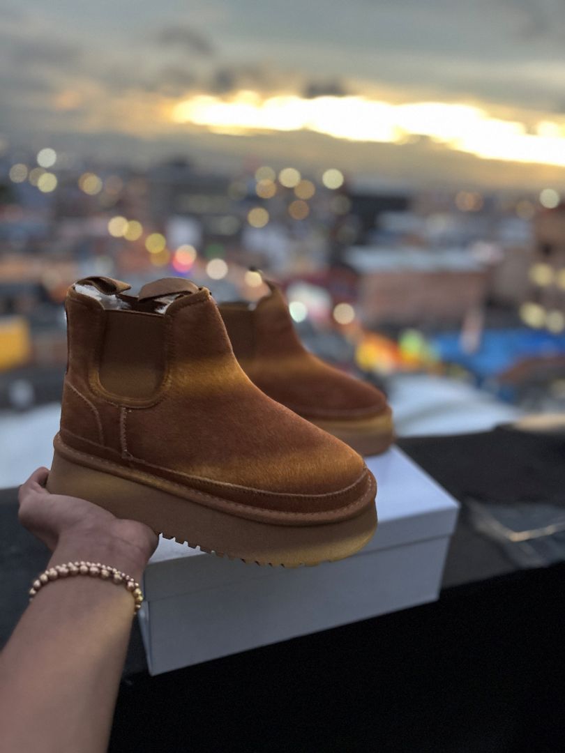 BOTA ALTA TIPO UGG_