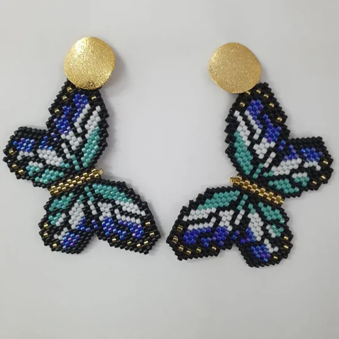 Arete Mariposa Miyuki con Topo Dorado
