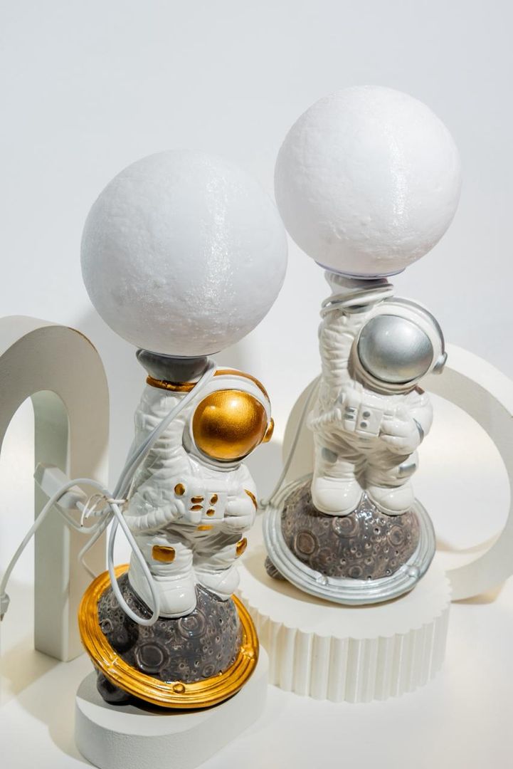 LÁMPARA ASTRONAUTA PARADO