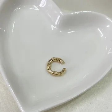 Imagen del producto Earcuff dorado 
