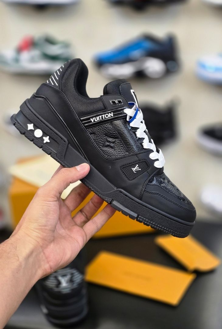 Louis Vuitton trainer black 