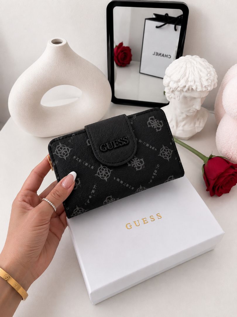 Billetera mediana Guess en caja 