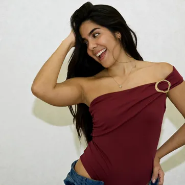 Imagen del producto Body asimétrico con broche