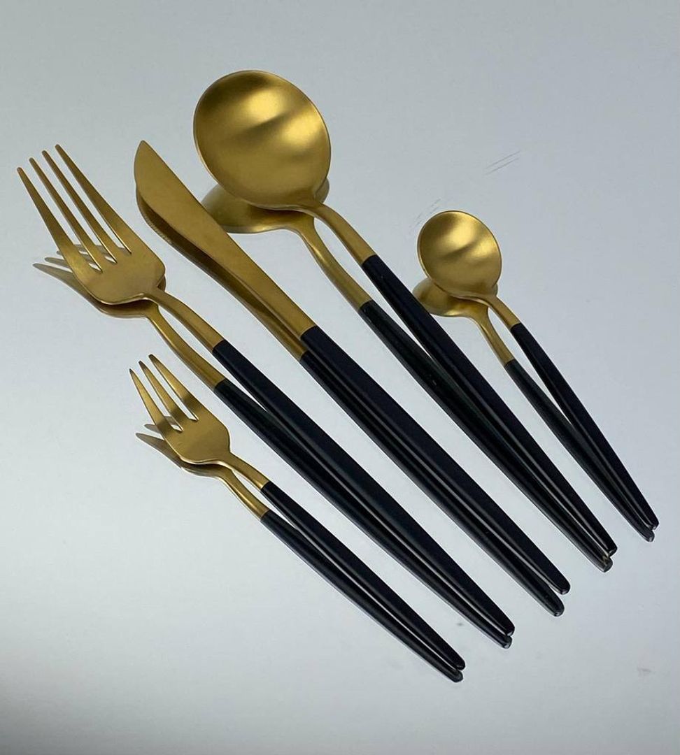 Juego de Cubiertos (5 pzs.) Dorado con Negro