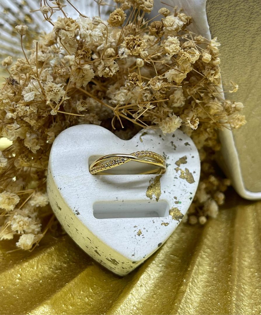 Anillo cruzado liso circonias infinito