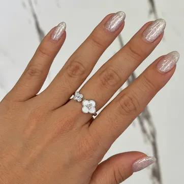 Imagen del producto Anillo flor plateado