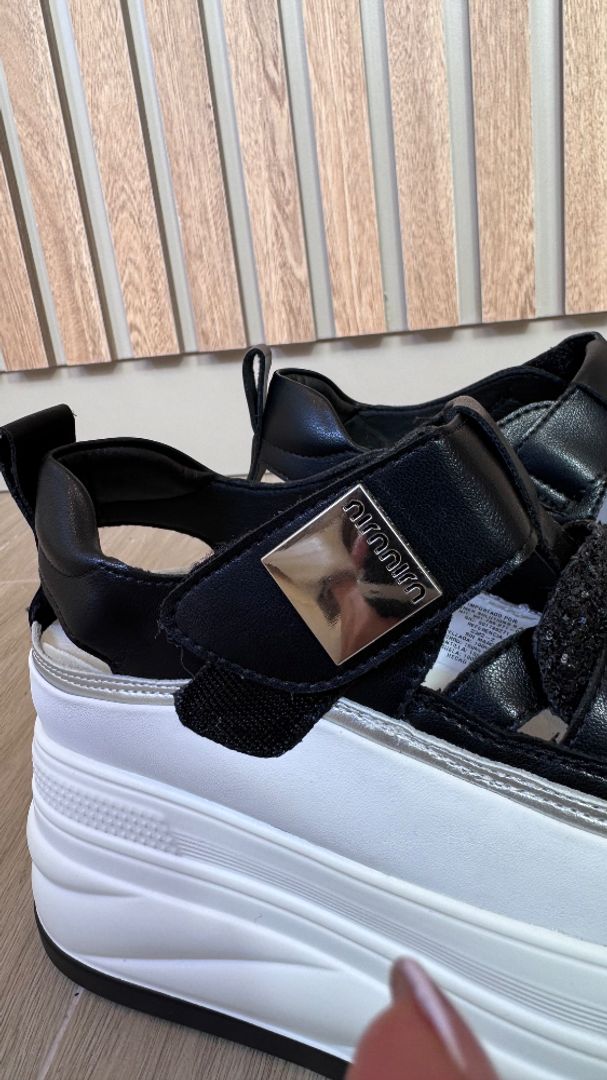 Tenis sandalia corazón 