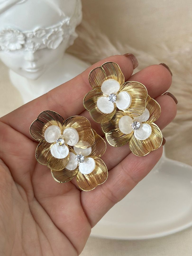 Arete flor doble delgada 