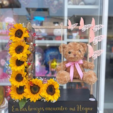 Imagen del producto Elegante detalle con peluche en columpio 