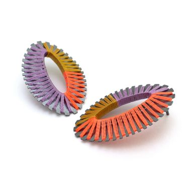 Imagen del producto MEDIUM OVAL THREAD EARRINGS