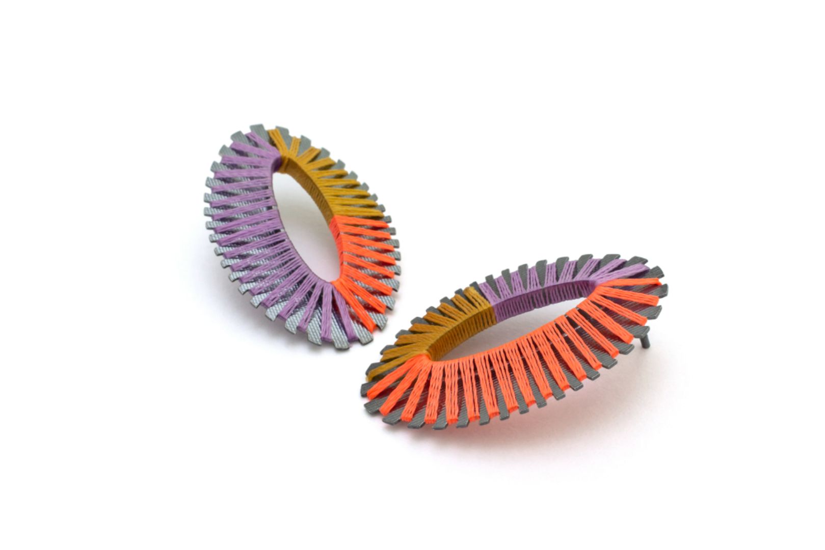 MEDIUM OVAL THREAD EARRINGS