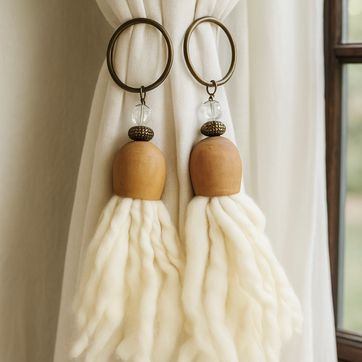 Imagen del producto Borlas Decorativas Madera y Lana PAR VENDIDAS 