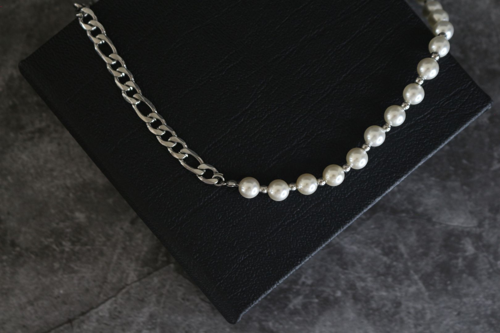 Collar perlas + cadena figaro