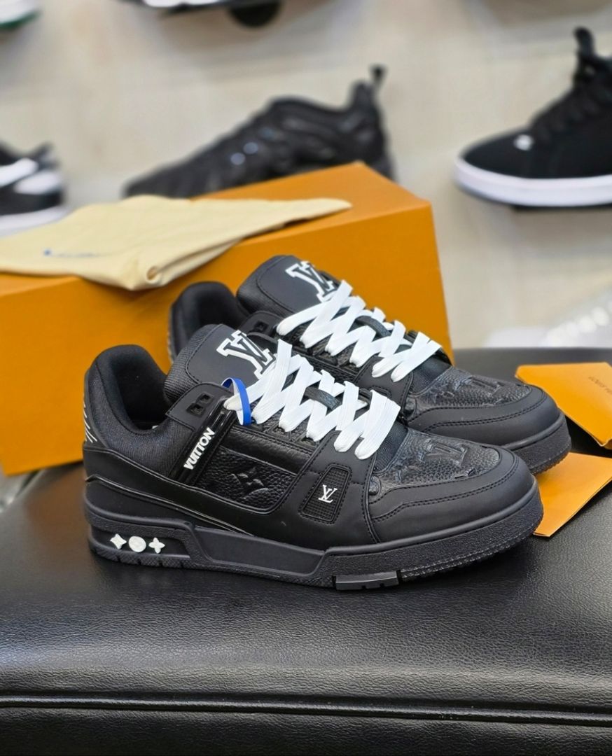 Louis Vuitton trainer black 