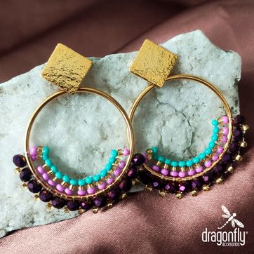 Imagen del producto Aretes en bronce semicirculo pequeño tejido a mano en mostacilla  