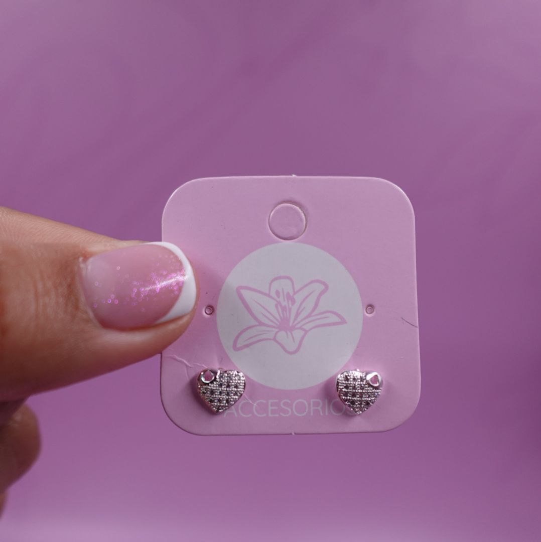 ARETA PEQUEÑA CORAZON PLATEADA