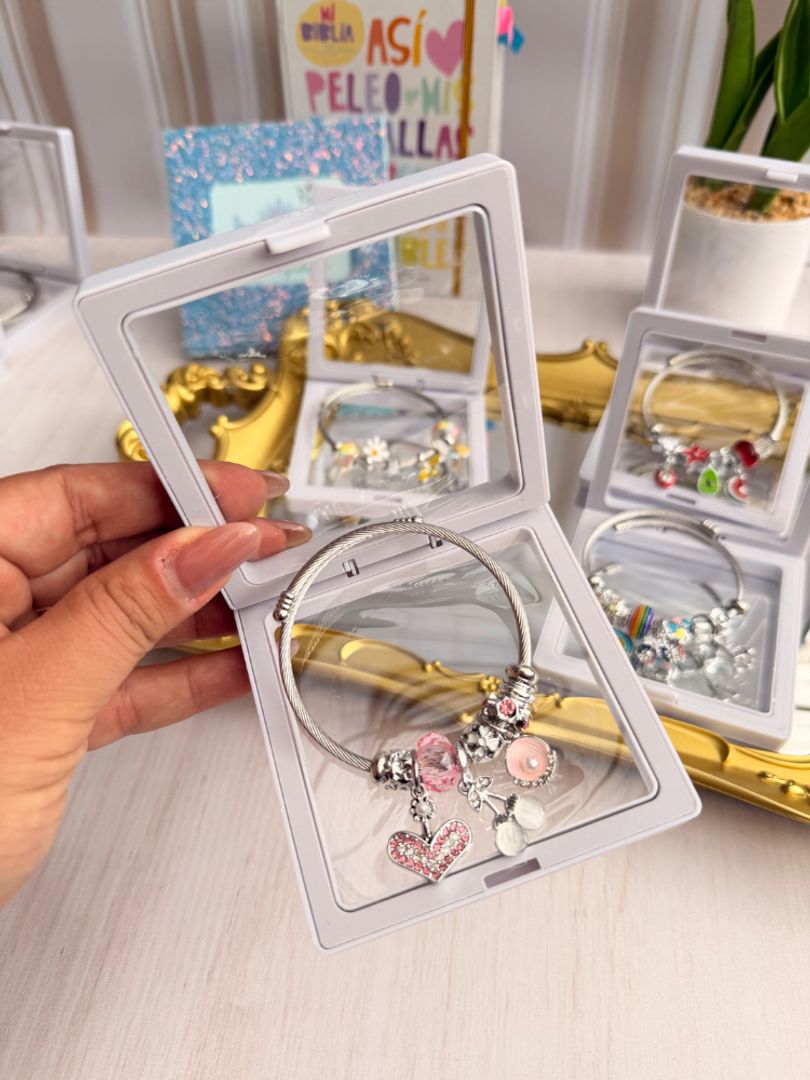 Pulsera tipo Pandora en caja 