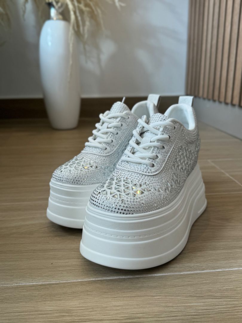 TENIS BRILLO CORDONES 