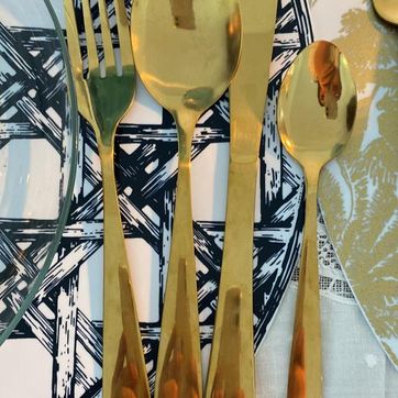 Imagen del producto JUEGO DE CUBIERTOS DORADOS 