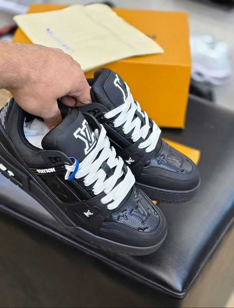 Louis Vuitton trainer black 