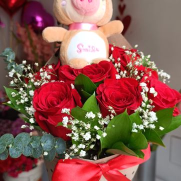 Imagen del producto  cono rosas con muñeco llavero