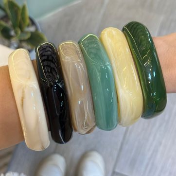 Imagen del producto Pulsera acrílica semicuadrada 