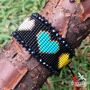 Imagen del producto pulsera tejida a mano en mostacilla  y muranoscorazón