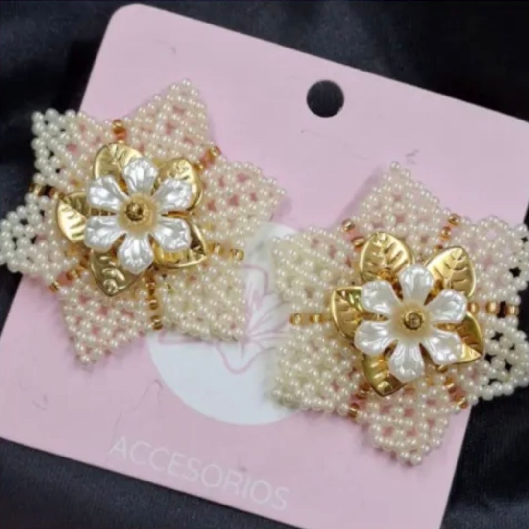 ARETA TEJIDA FLOR PEQUEÑA