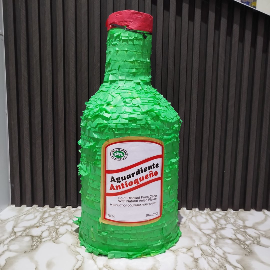 PIÑATA DE BOTELLAS