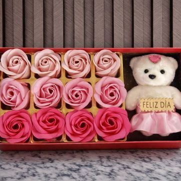 Imagen del producto CASITA DE OSO CON FLORES 23 x 11 CM